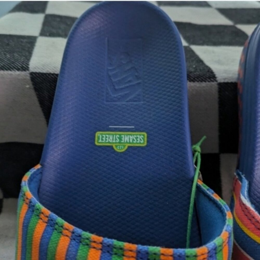 Vans La Costa Slide On Kids 4 Youth Bert And Ernie Sesame Street Blue Red 022025 - Picture 8 of 12